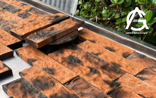 Estetika Unik & Logistik Global: Bata Tempel Serabut Kelapa Mix Belang Hitam AG Bata